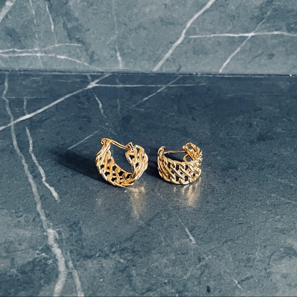 18K GOLD PLATED | NEW Huggie Earrings - Picture 5 of 10